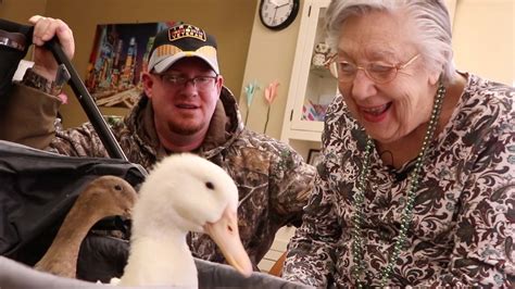 NJ Veteran takes therapy ducks to visit seniors